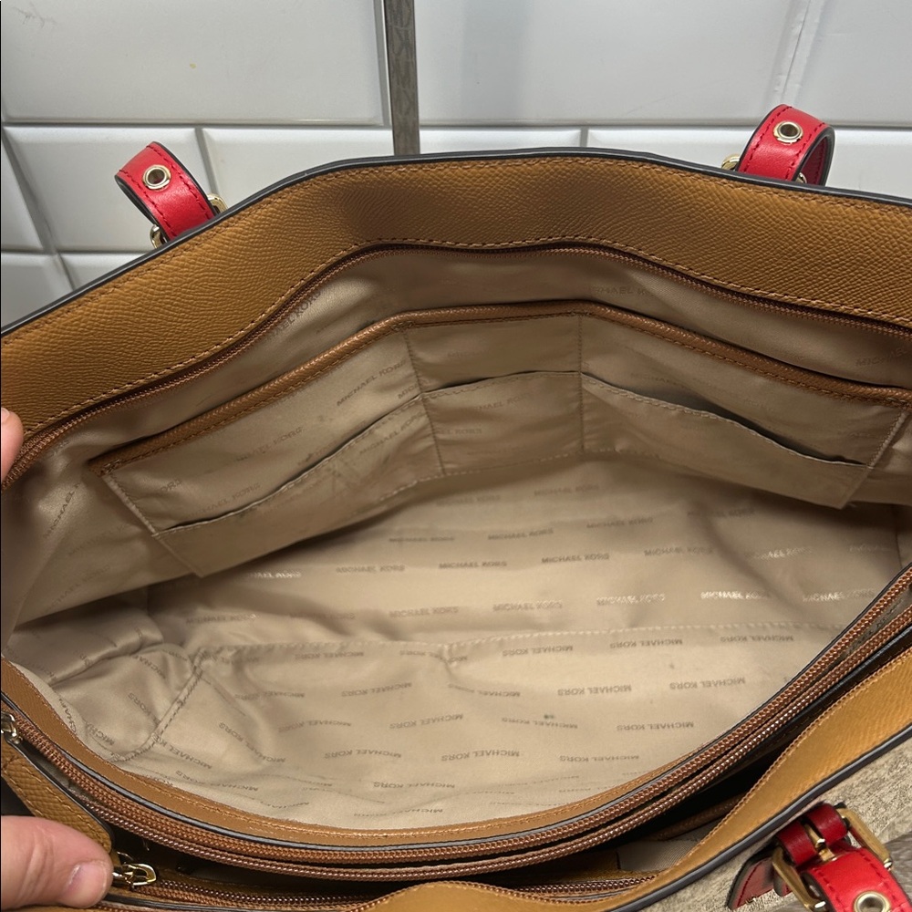 4950 Michael Kors vanilla tan and red voyager tote bag 254674950 - Picture 4 of 13
